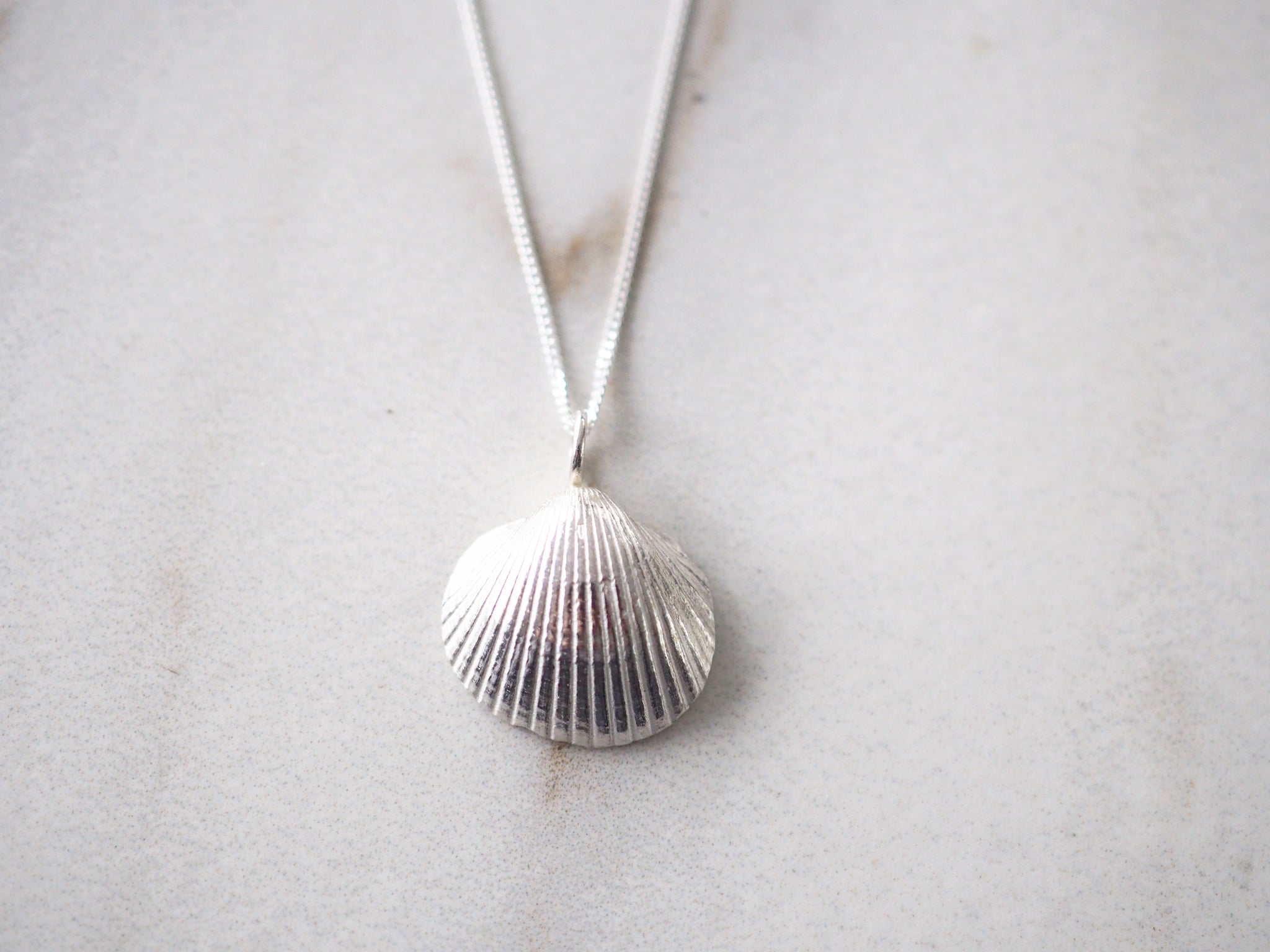 Mini shell deals choker